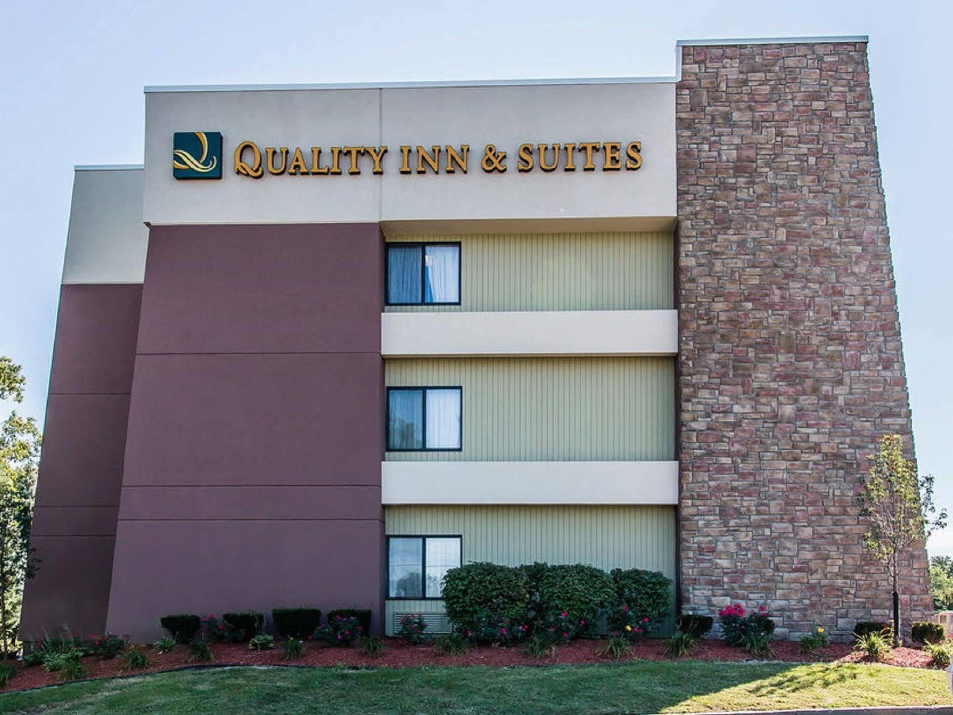 Quality Inn & Suites Warren - Detroit Esterno foto